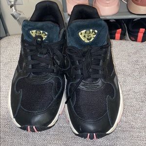 Adidas falcon size 10 women’s